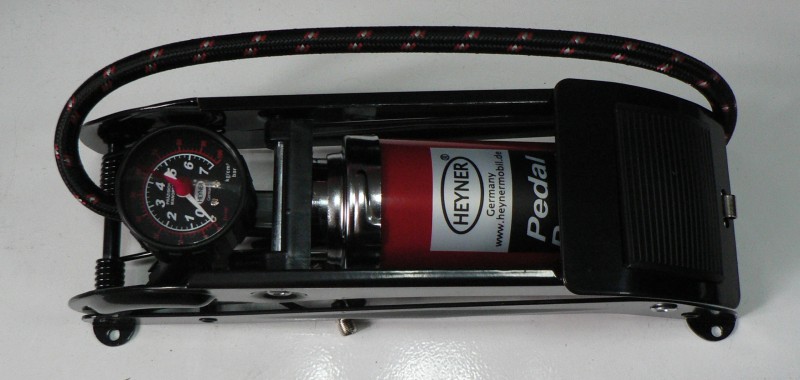 Насос ножной 1-цилиндр с манометром и ресивером (4 адаптера) ЛЮКС HeynerPro - фото товара